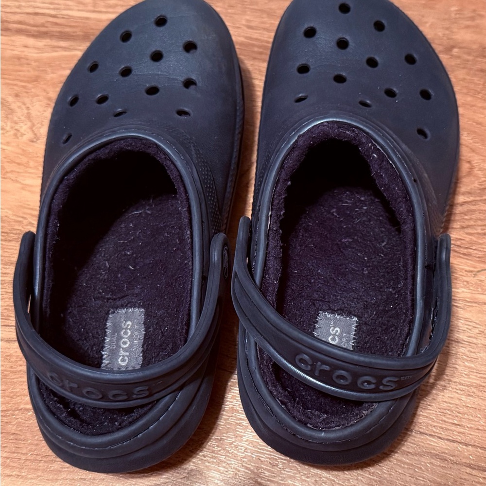 Crocs Kids black lined classic Clogs youth size 3